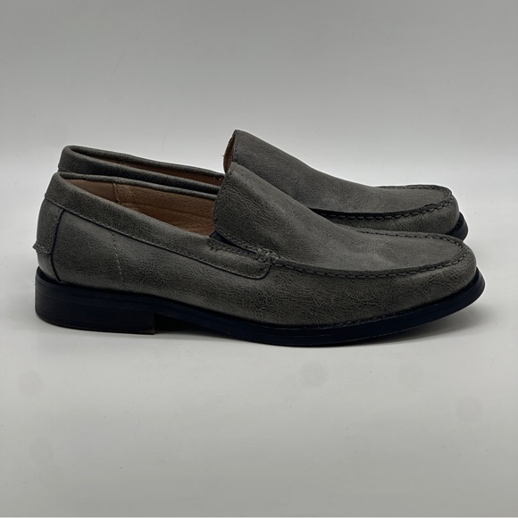 G. H. Bass Slip- on Shoe. Size 10